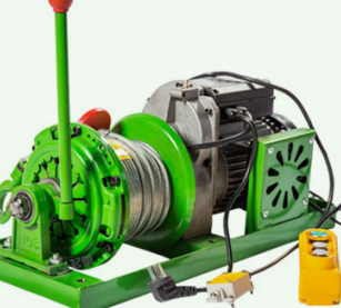 室外吊運機使用離合器電機升降重物的方法